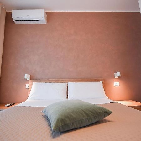 Karol Bari Airport Hotel Exterior photo