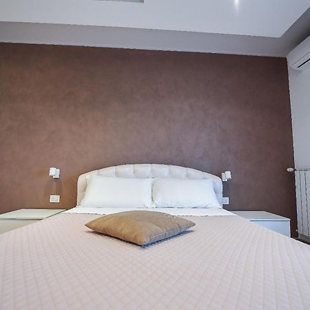 Karol Bari Airport Hotel Exterior photo