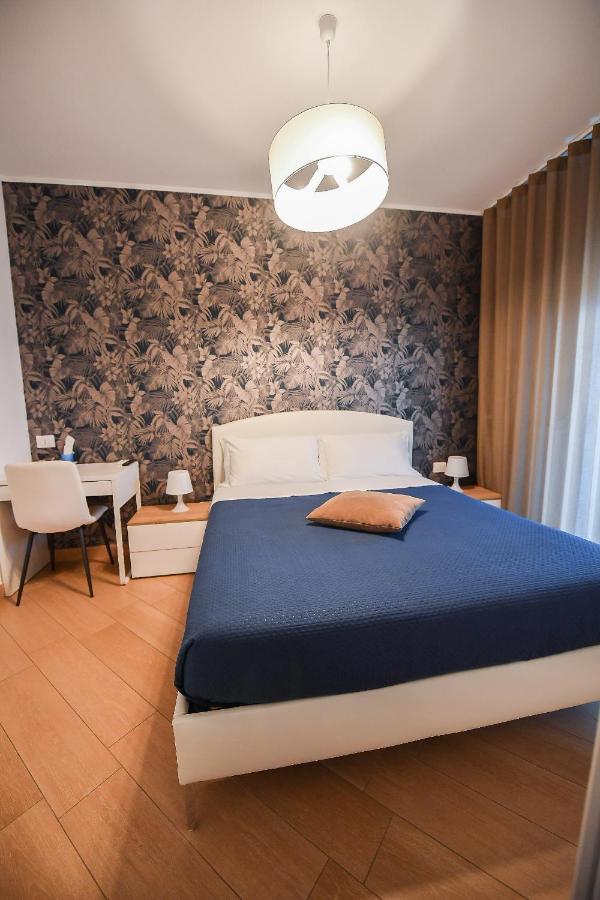 Karol Bari Airport Hotel Exterior photo