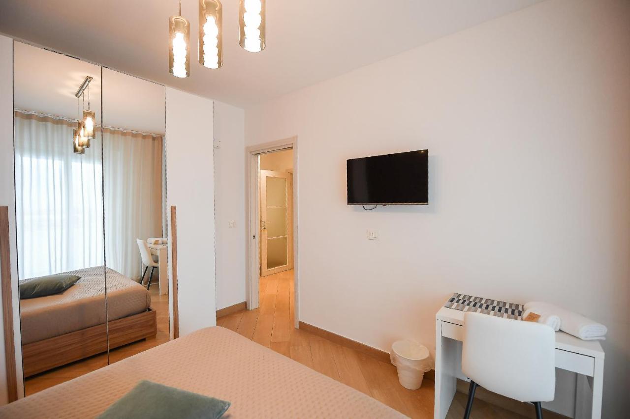 Karol Bari Airport Hotel Exterior photo