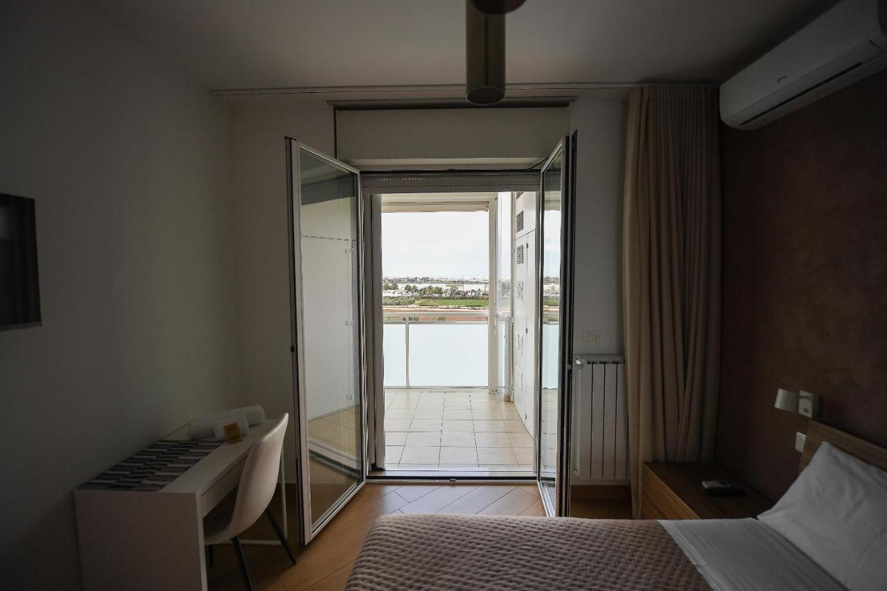 Karol Bari Airport Hotel Exterior photo