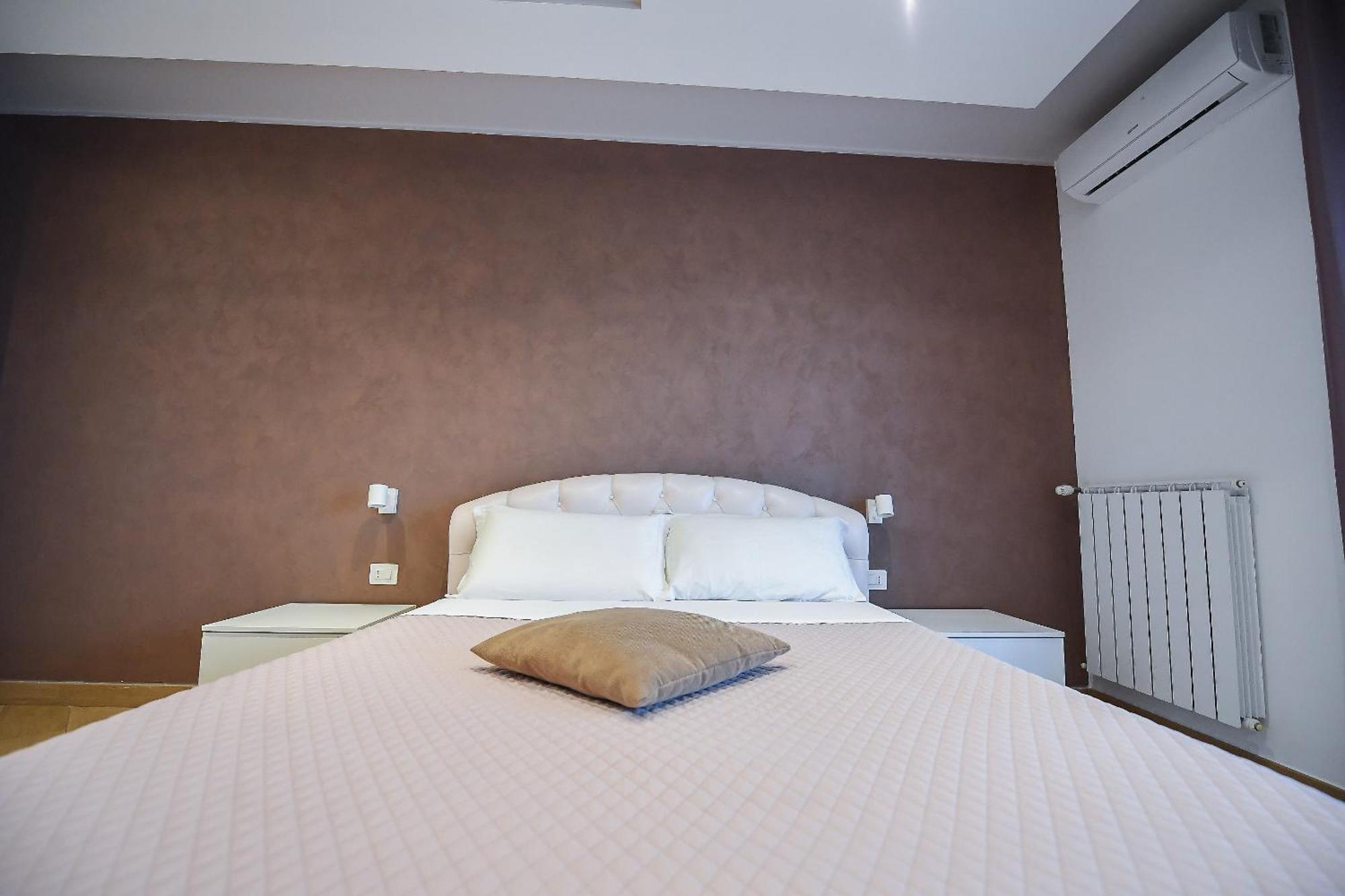 Karol Bari Airport Hotel Exterior photo