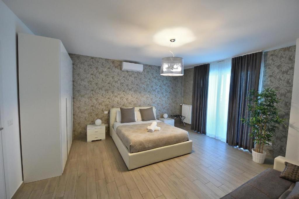 Karol Bari Airport Hotel Exterior photo