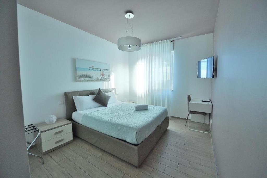 Karol Bari Airport Hotel Exterior photo